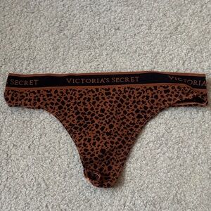 VS Seamless Thong XL